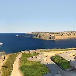Apartment Unbeatable Location Valletta And Harbour Views