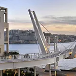 Apartment Unbeatable Location Valletta And Harbour Views