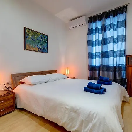 Unbeatable Location Valletta And Harbour Views