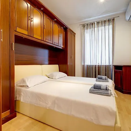 Unbeatable Location Valletta And Harbour Views